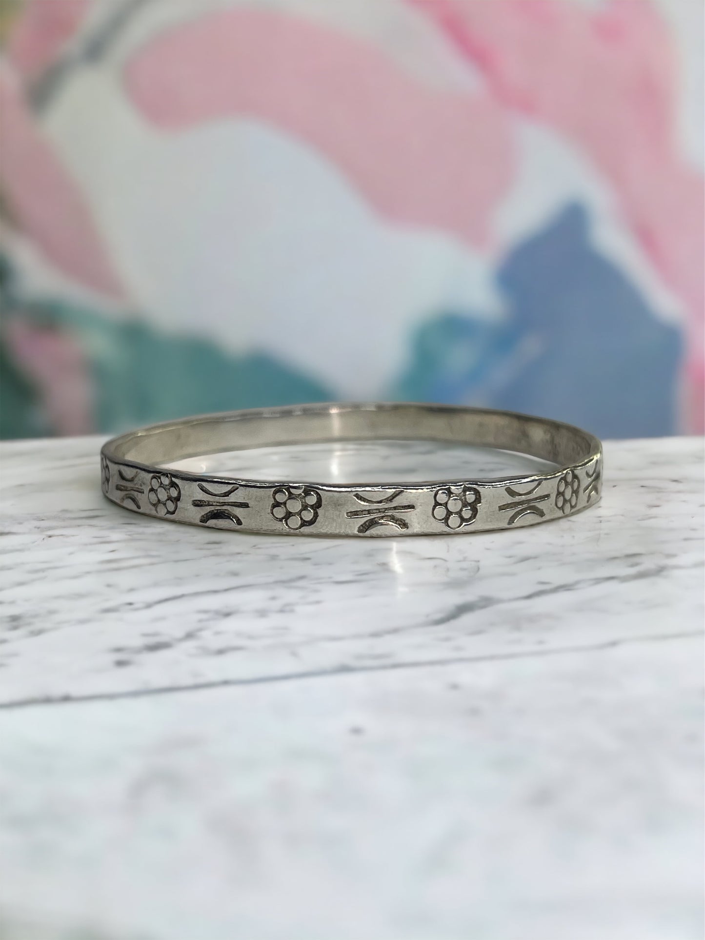 Vintage Flower Style Round Bangle