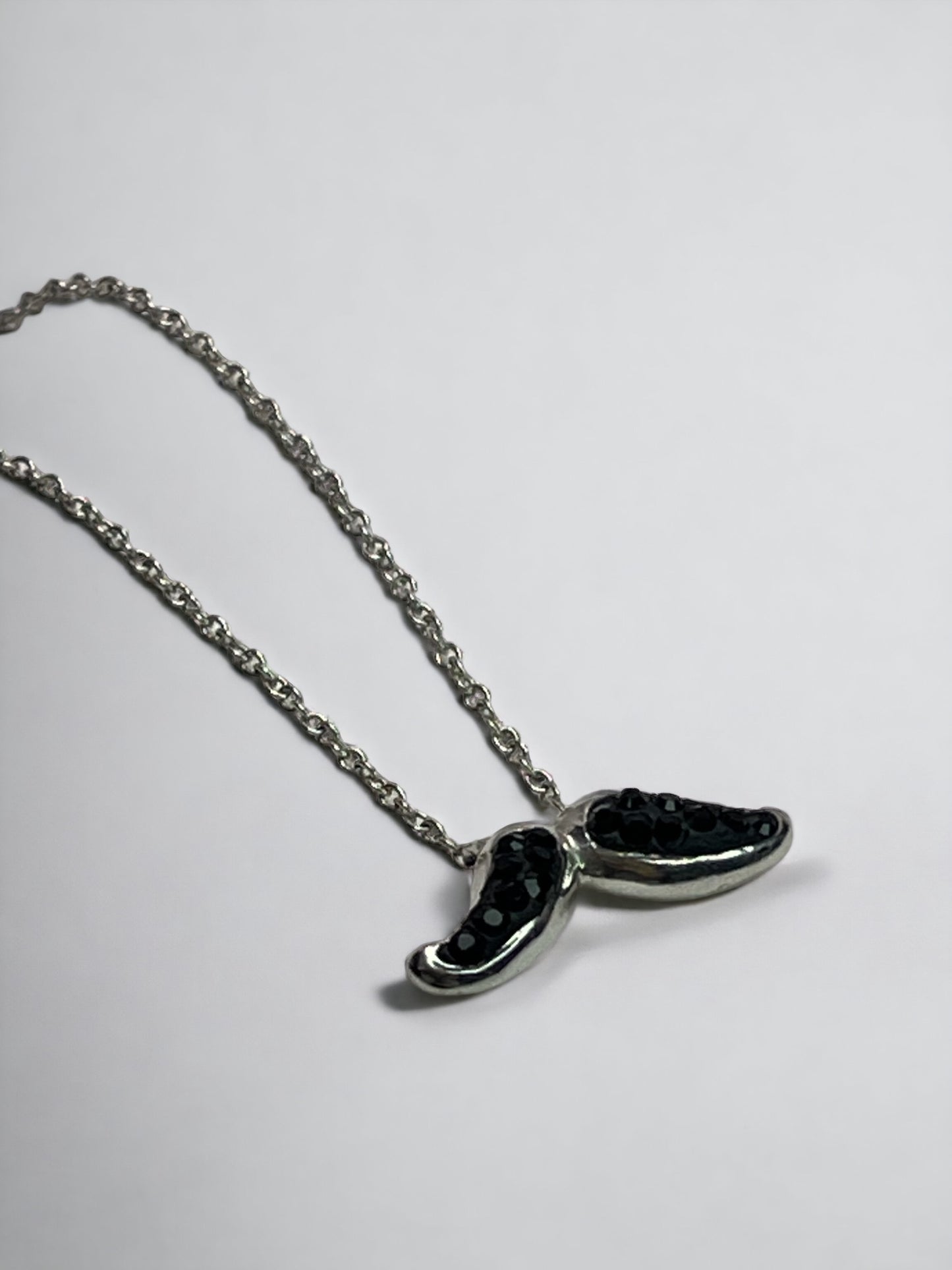Collar Hipster Bigote Brillante