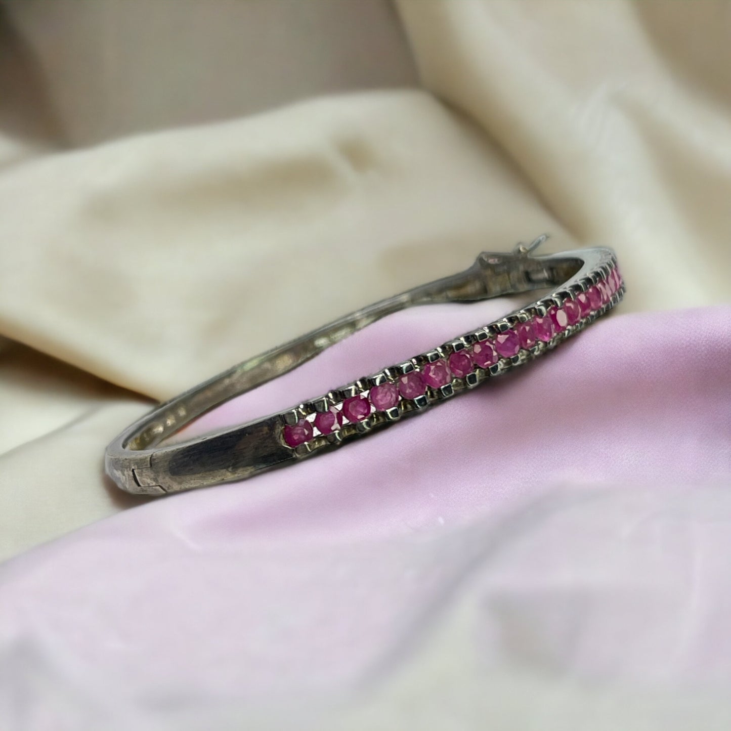 Brazalete de rubí rosa