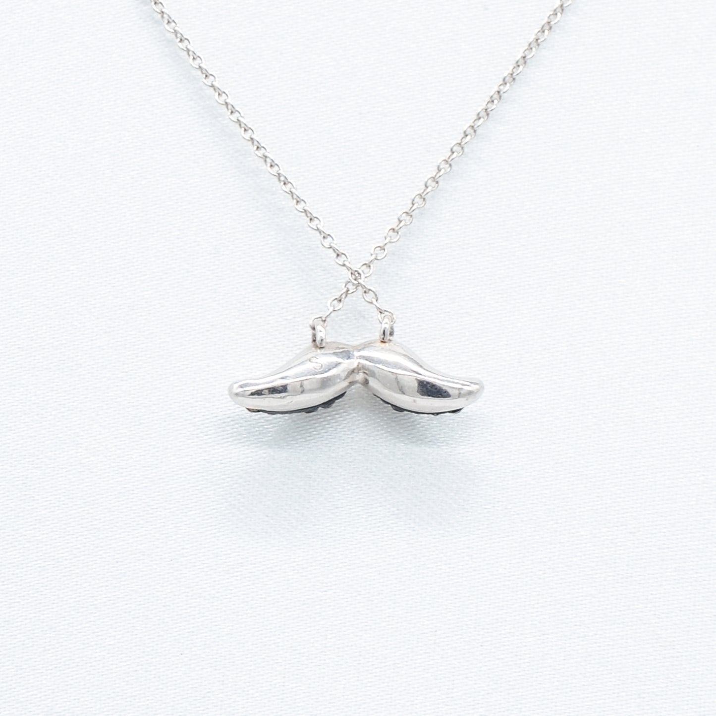 Collar Hipster Bigote Brillante