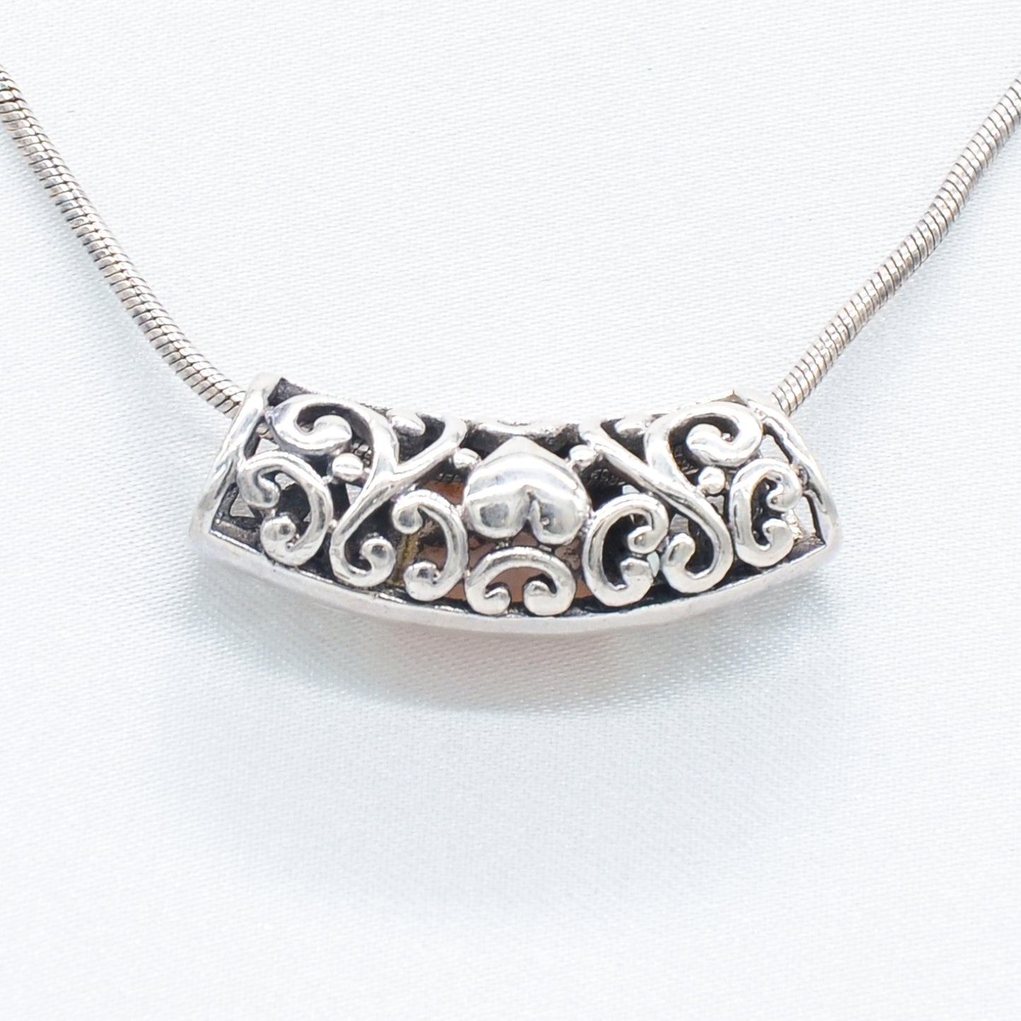 Collar con colgante deslizante