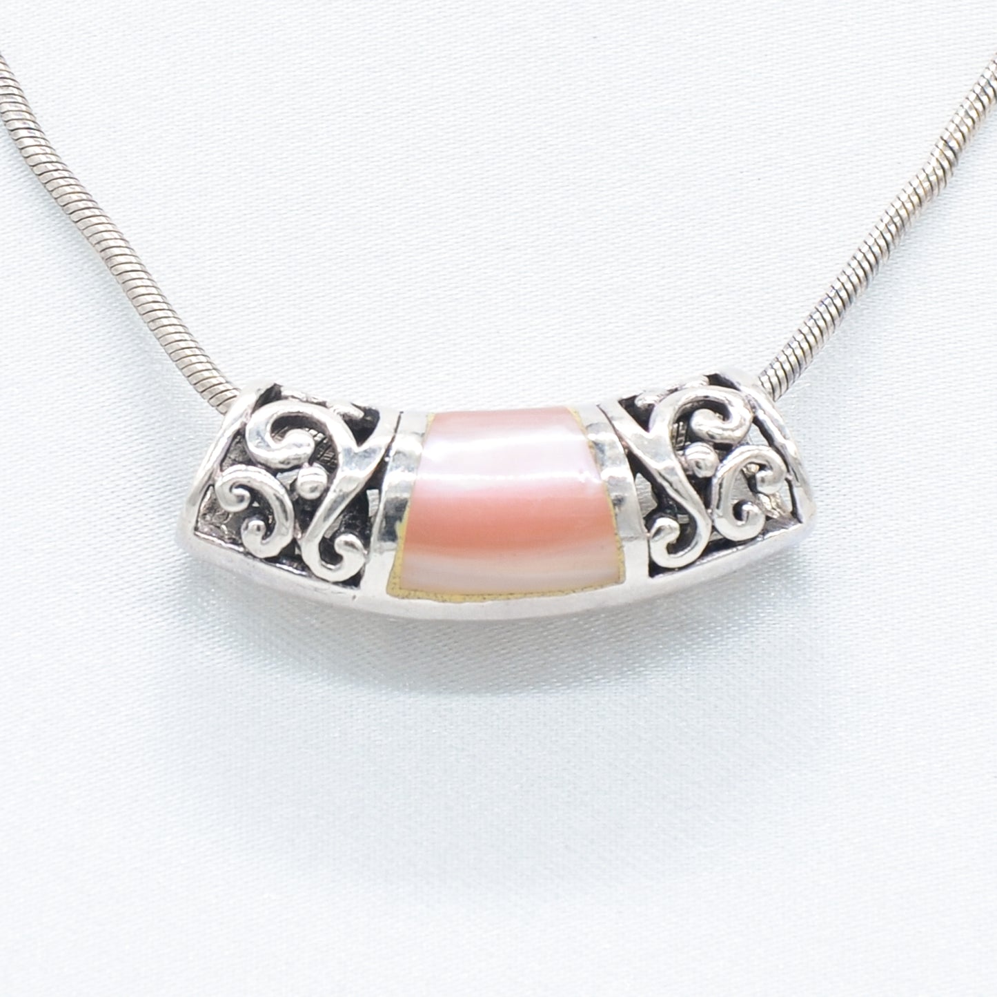 Collar con colgante deslizante